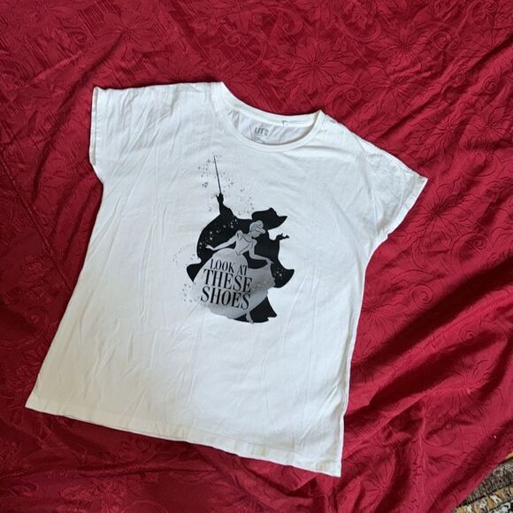 Disney CINDERELLA T shirt "look at these shoes" - Picture 3 of 5